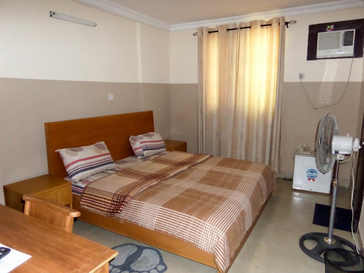 Wonder King Hotel Лагос Екстериор снимка