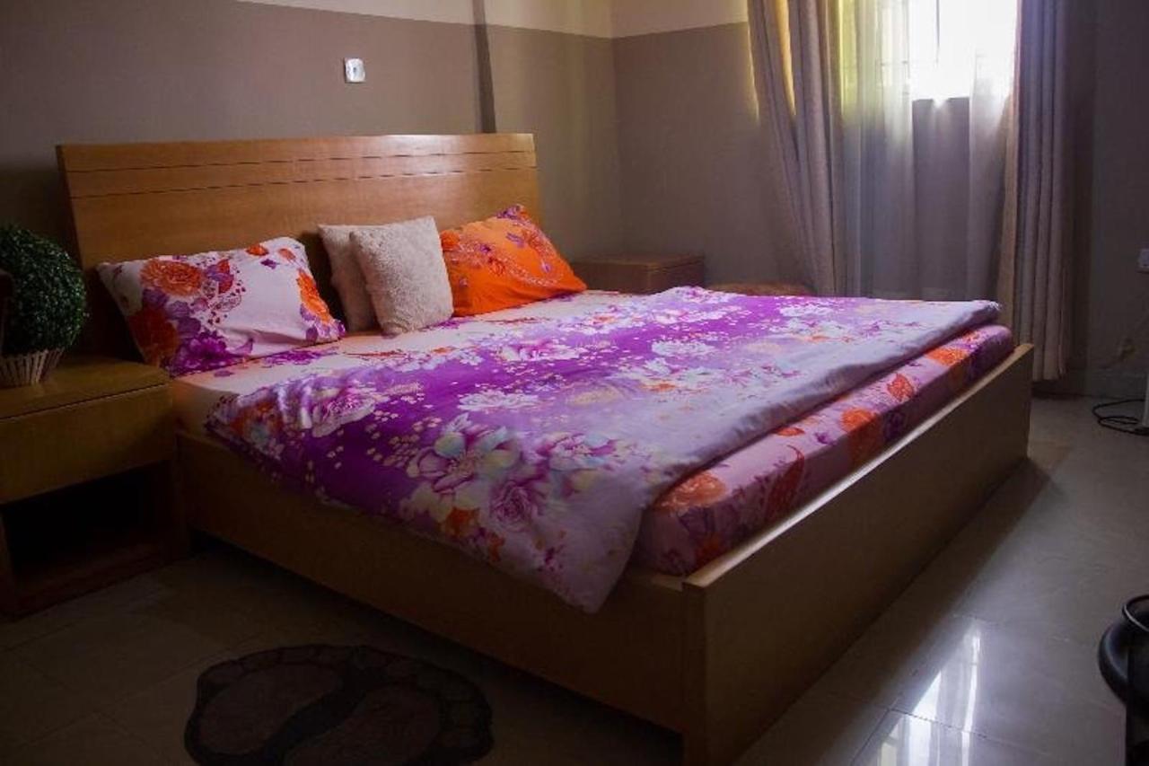 Wonder King Hotel Лагос Екстериор снимка